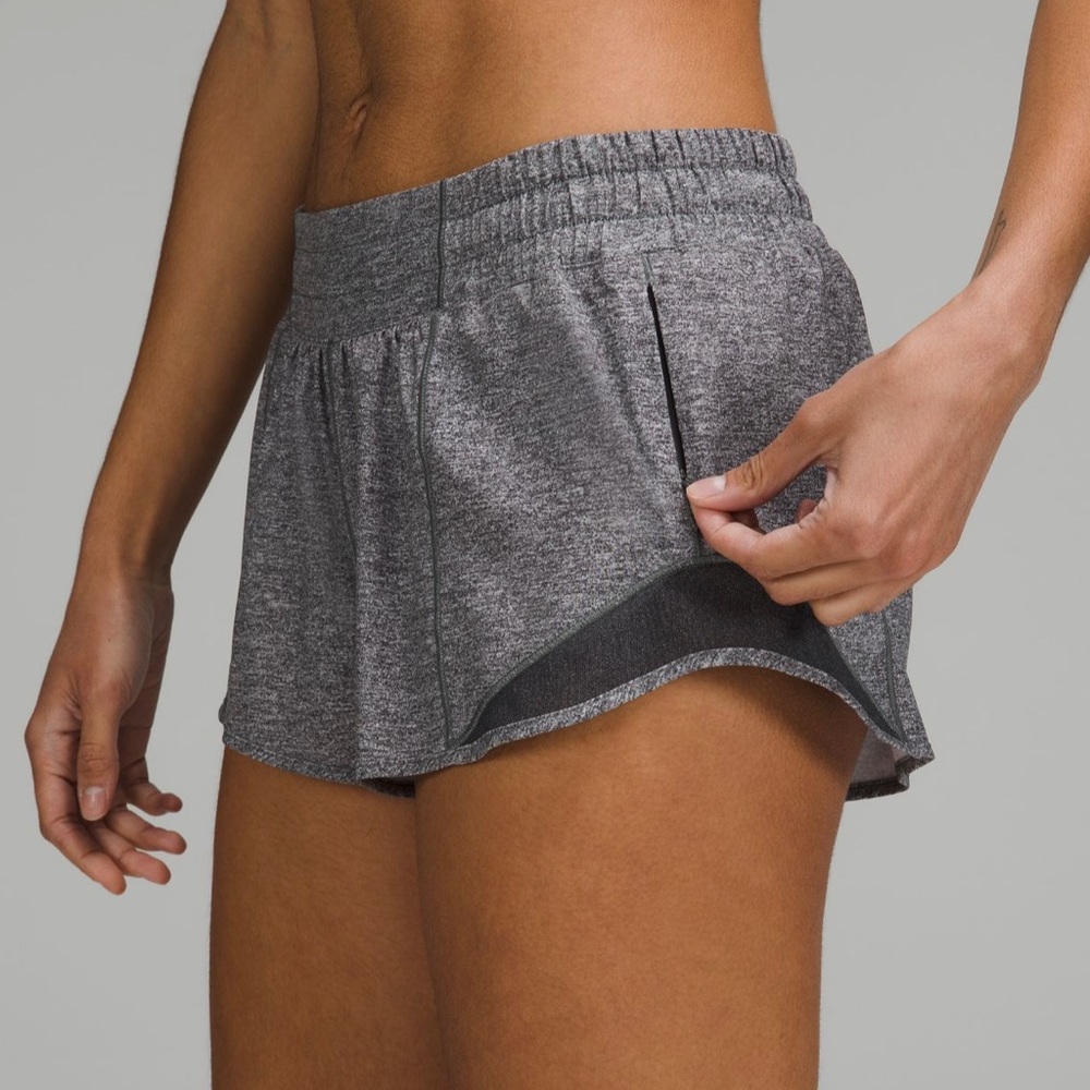 Lululemon Hotty Hot Low rise shorts 2.5 “